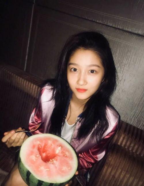 新婚吃瓜写真图片,新婚夫妇甜蜜写真大揭秘