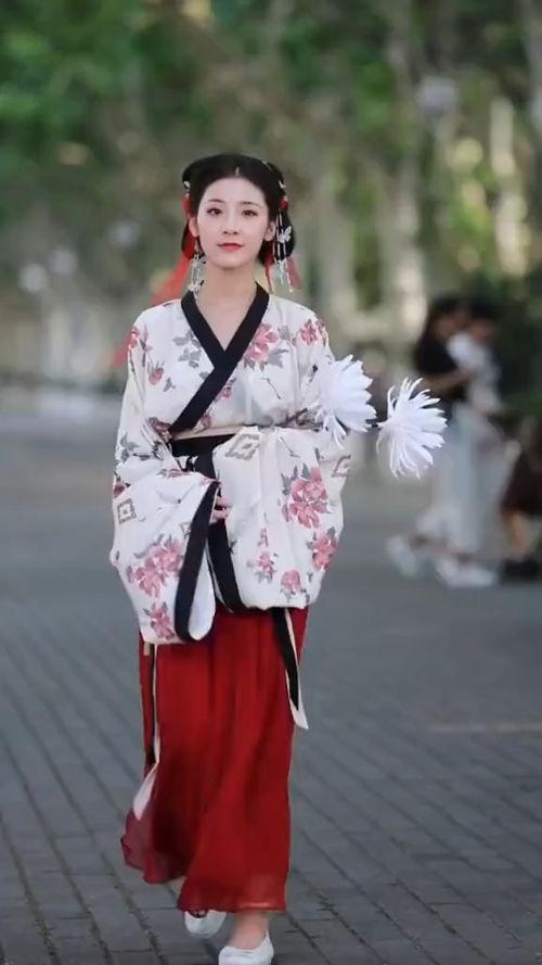 美女网红和服街拍图片,网红和服街拍风采展示