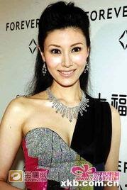 头条星闻官李嘉欣复出