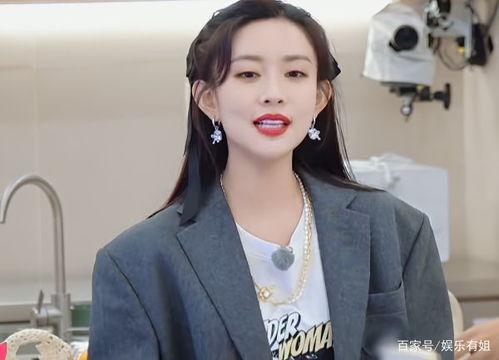 夏天女明星丸子头发,女明星们的时尚新宠