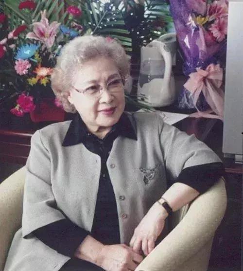 最长寿的丧夫明星,最长寿丧夫明星的悲欢人生