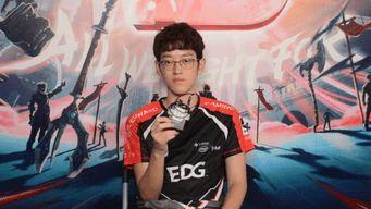 吃瓜edg成人礼,吃瓜盛宴见证电竞新星的蜕变