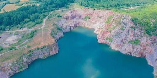 溧阳市网红矿坑湖在哪,揭秘江南秘境的璀璨明珠