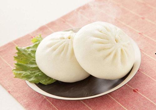 小姐姐吃网红奶包子图片,小姐姐的美食新宠，一口咬下幸福感爆棚