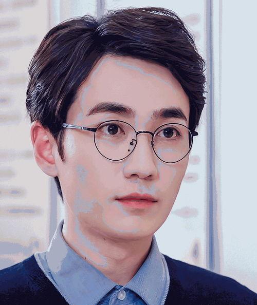 带眼镜的明星 男,聚焦那些戴镜风采的明星风采
