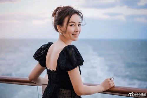 明星产子早产,明星宝宝提前降临，温馨时刻感动网友